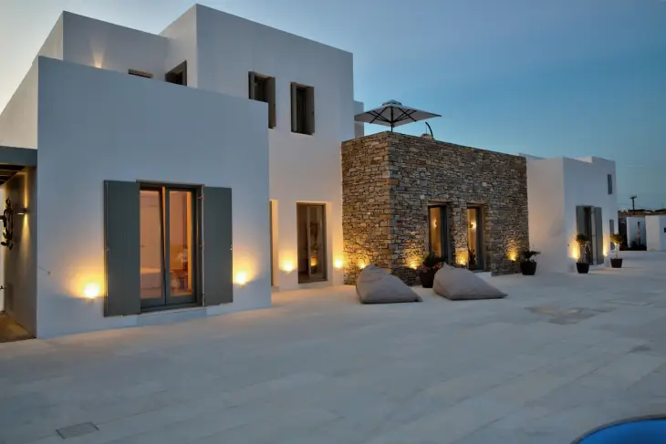 paros-deluxevilla-exoteriki-opsi4-goldenbayparos.gr