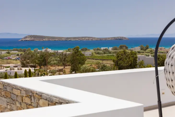 suite-paros-superior-balkony-view-goldenbay.gr